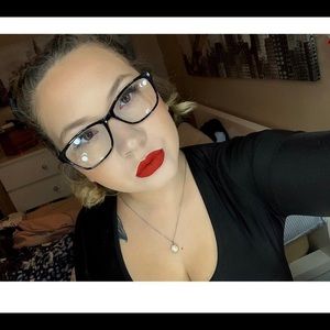 Meet your Posher, Alexis